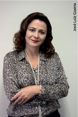 Fotografia da reitora da Unifesp, Soraya Smaili