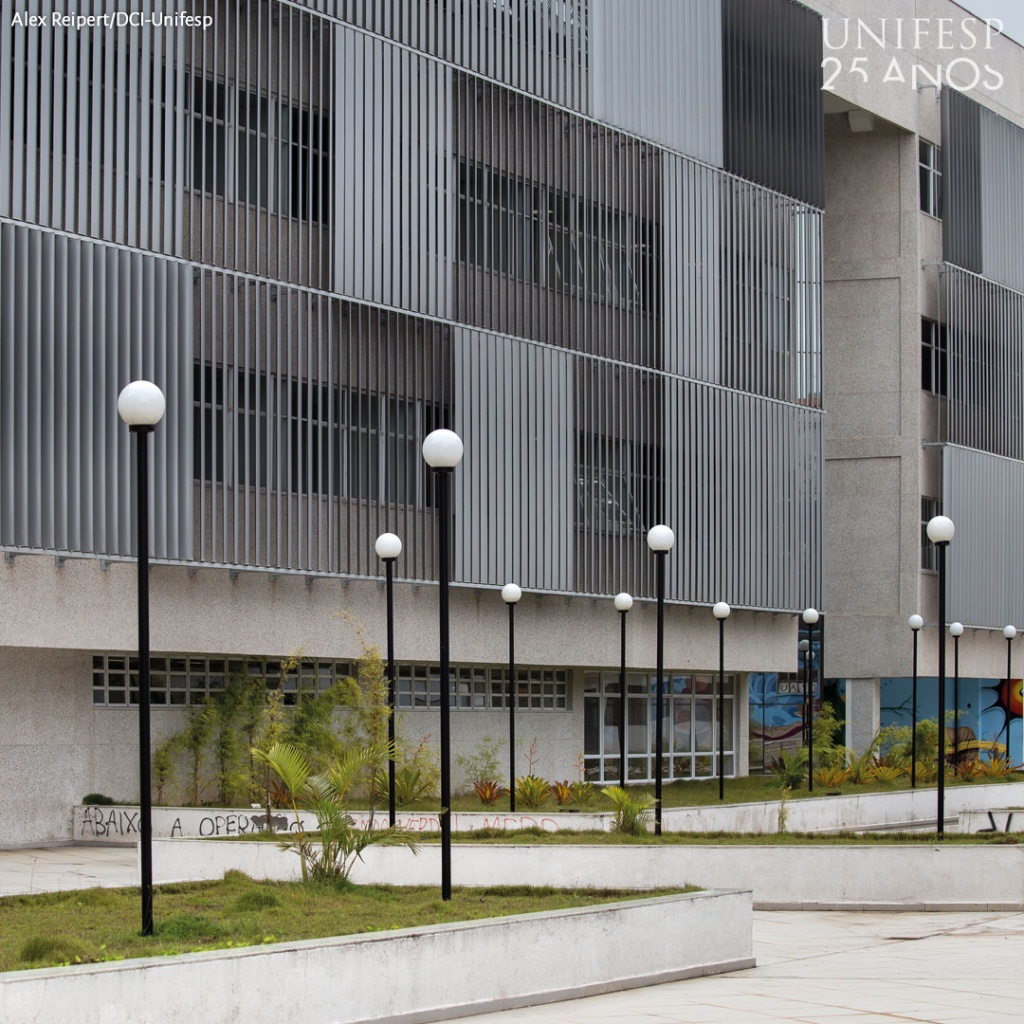 Fachada de um prédio do campus Guarulhos