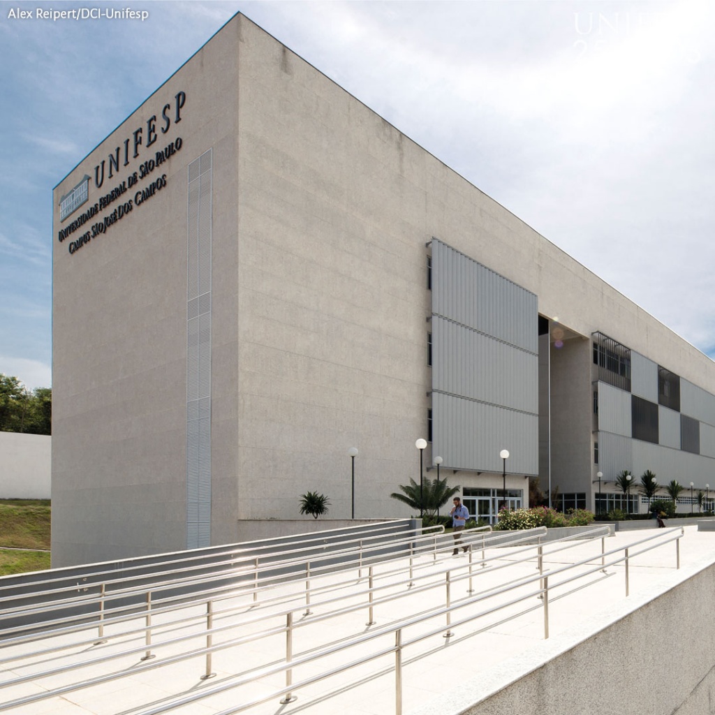 Fachada de um prédio do Campus São José dos Campos