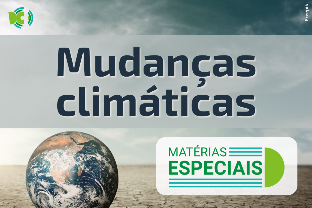 A imagem é um banner com o título "Mudanças climáticas" em destaque. Ao fundo, há um céu nublado e solo seco e rachado, sugerindo seca e impacto ambiental. Na parte inferior, aparece o planeta Terra e um selo com os dizeres "MATÉRIAS ESPECIAIS". A imagem transmite uma mensagem sobre os efeitos das mudanças climáticas no planeta.