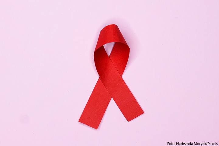 Laço vermelho símbolo mundial de Luta Contra a AIDS